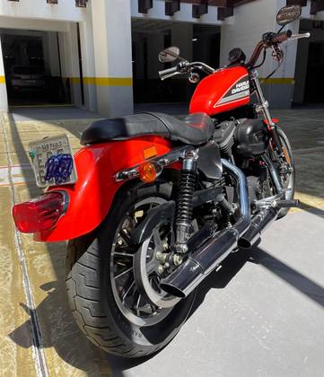HARLEY-DAVIDSON SPORTSTER XL 883 R 